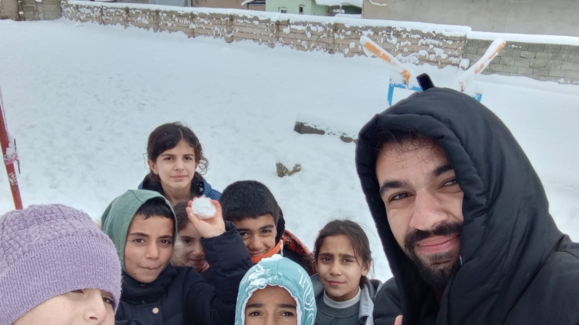 Tabanlı İlkokulu Fotoğrafı